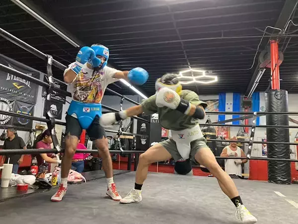 「【密着取材】中谷潤人がLAキャンプを終了　井上尚弥が待つスーパーバンタム級での初戦に向け、カルデナスと99ラウンドのスパー」の画像