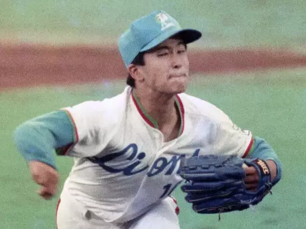 潮崎哲也が語る「魔球・シンカー」誕生の瞬間　カーブと反対の発想で投げてみたら人生が変わった