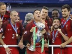 EURO2012はスペインが快挙達成、2016はポルトガルが番狂わせ...名場面は続く
