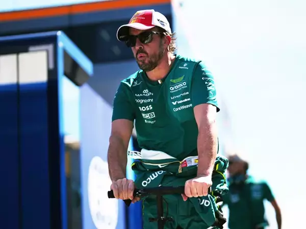 【F1】アロンソは怒りを通り越してあきれた様子「ワーストマシンにワーストパワーユニット。次の予選も最下位だろう」