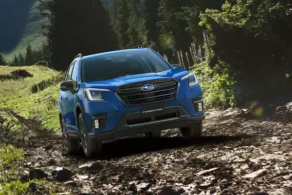 北米専用カラーだった「ガイザーブルー」を設定しアウトドア用装備もてんこ盛り！　スバルAWD50周年を記念した特別仕様車「XT-EDITION」をフォレスターに設定