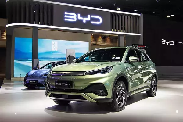 「中国車ってEV一辺倒じゃなかったの!?　インドネシアでみた中国メーカー「エンジン車」の存在感」の画像