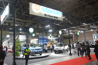 「モンハン」コラボのジムニーとかゲームファンも熱くなること確実！　スズキのクルマたちがあらゆる人の冒険心をかき立てる!!　【東京オートサロン2026】