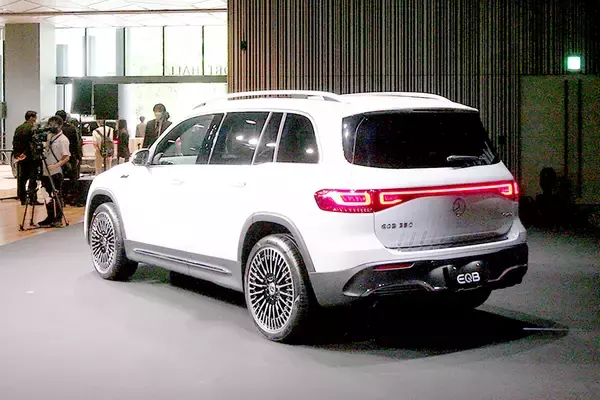 「みんな待ってた電気で走る３列シートSUV！　メルセデス・ベンツのEVシリーズ第３弾として「EQB」を日本に導入」の画像