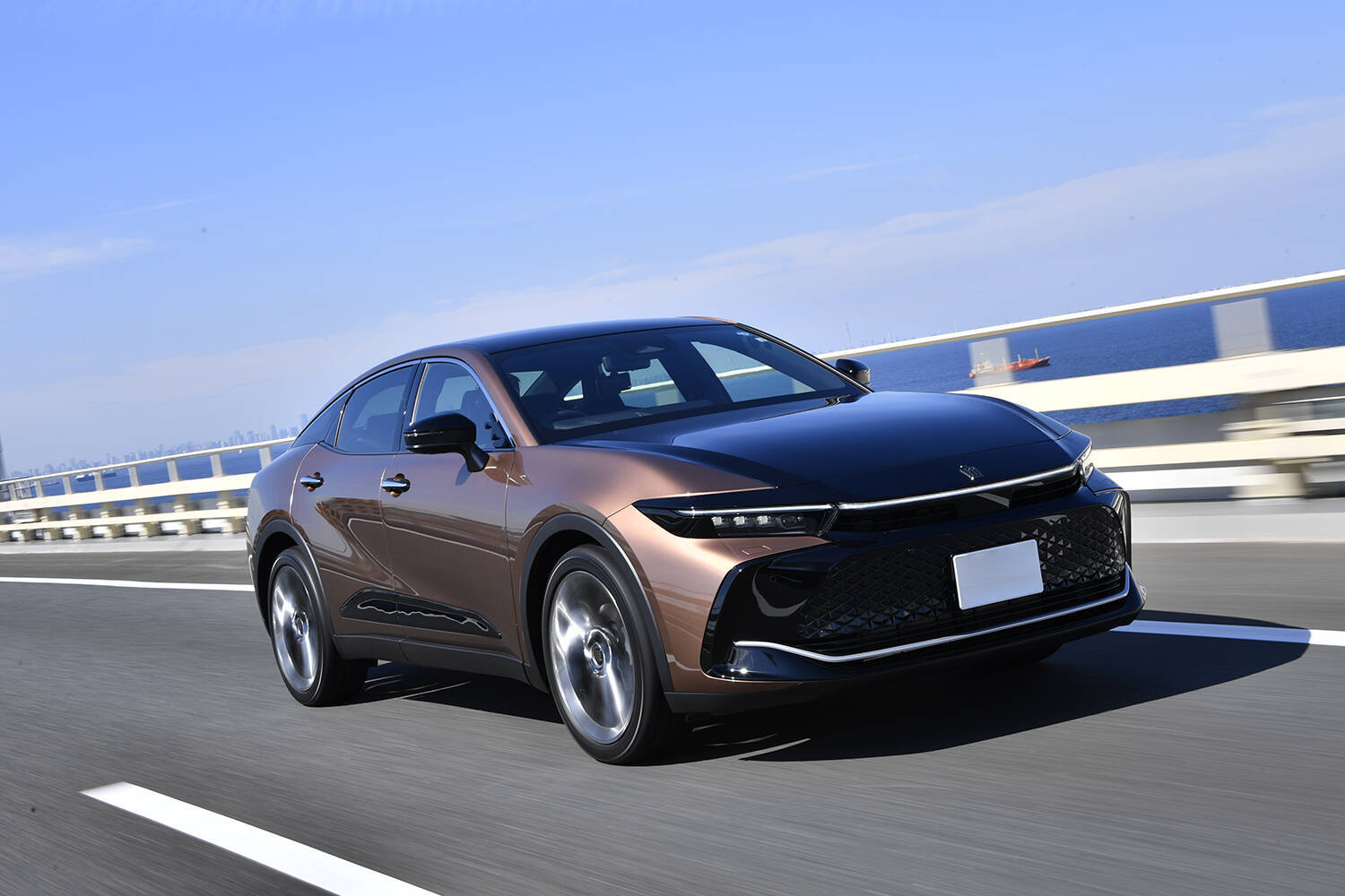 １カ月で２万5000台を受注してもクラウン・クロスオーバーは「バカ売れ」じゃない！　本命はこの先に続く車種だった