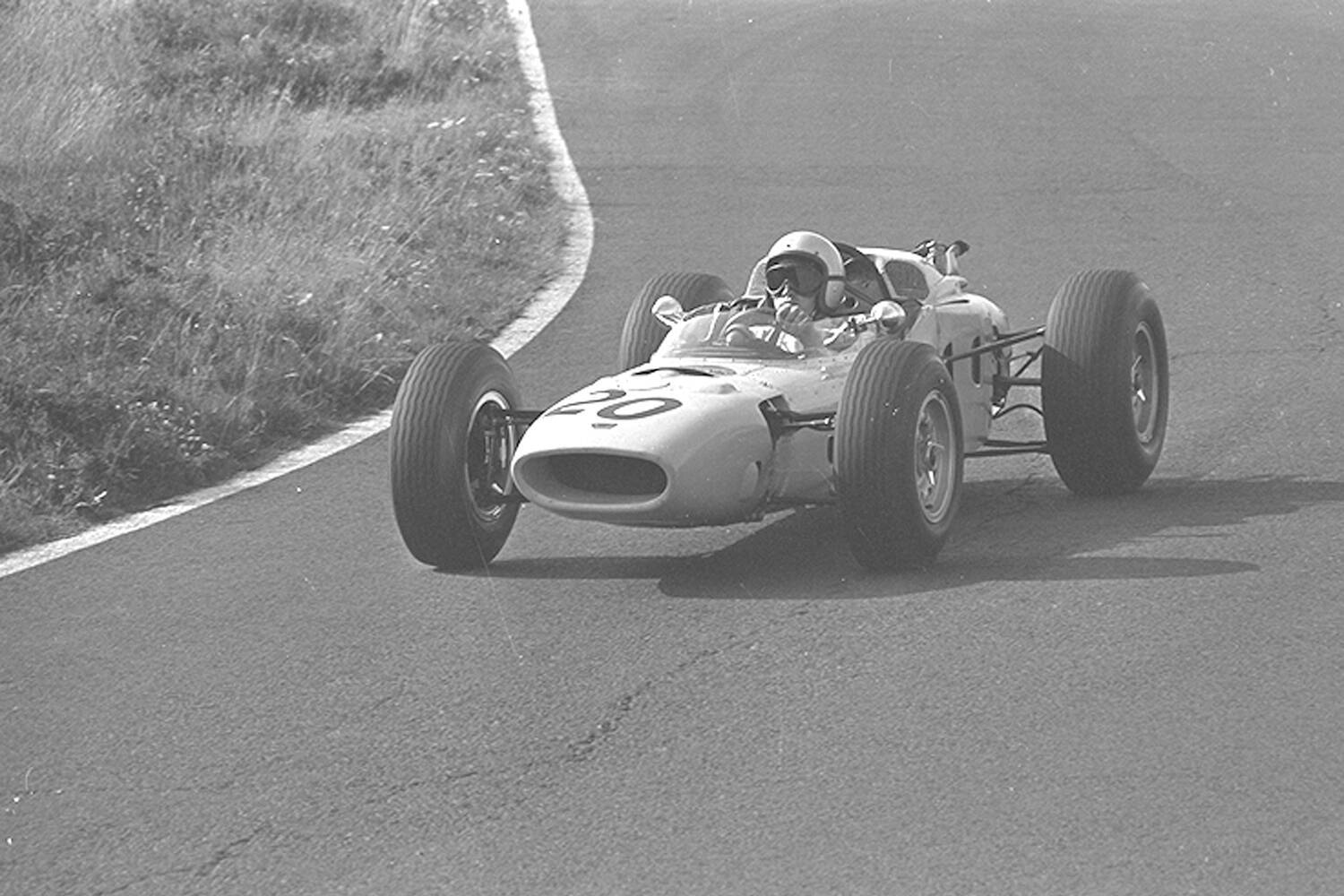 1.5リッター直3もあれば1.5リッターV12なんてのもある！　クルマのエンジンのシリンダー数と排気量の奥深い関係とは