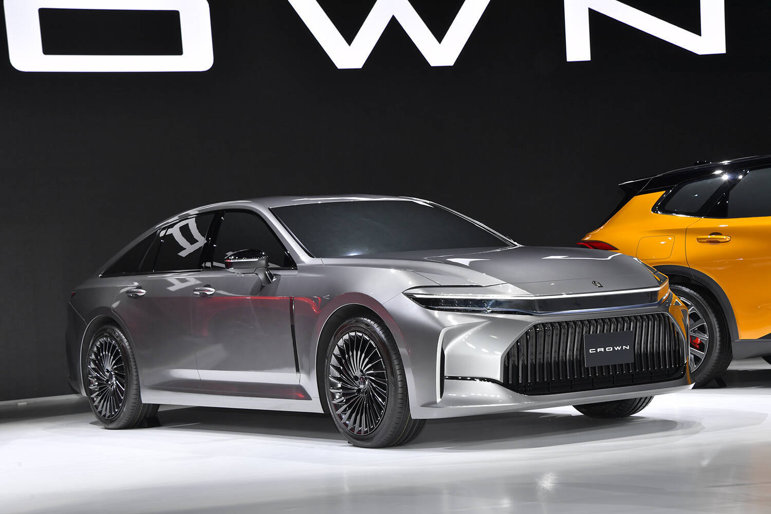 「クラウン原理主義者」も「SUV好き」ももうちょい待て！　クラウンクロスオーバーを買っていい人ダメな人