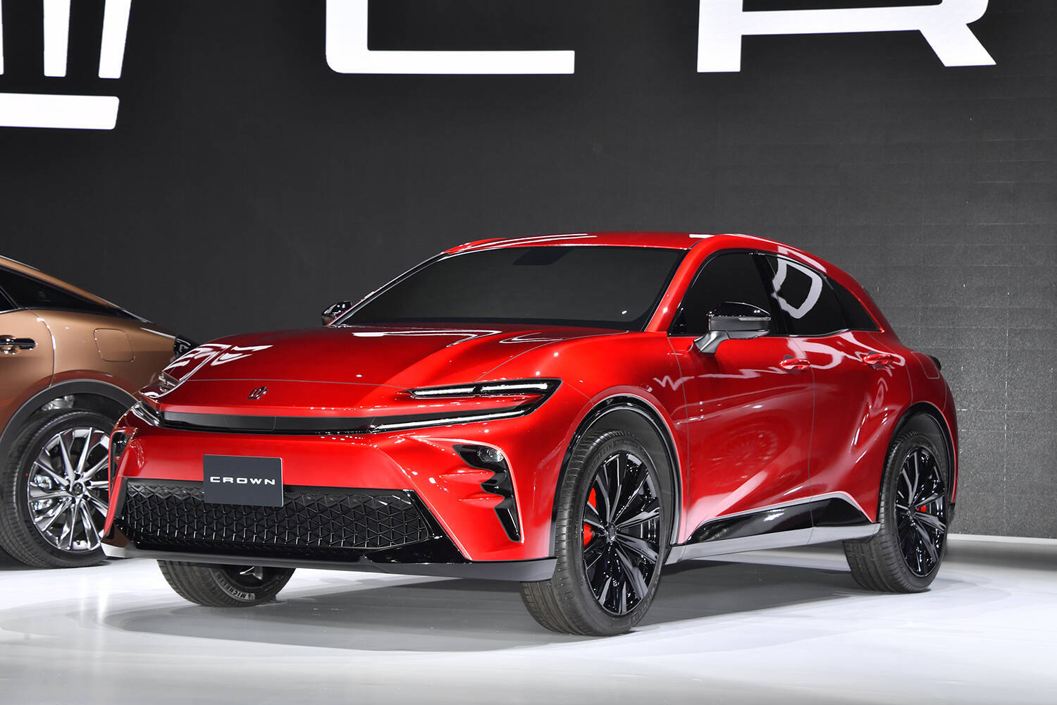 「クラウン原理主義者」も「SUV好き」ももうちょい待て！　クラウンクロスオーバーを買っていい人ダメな人