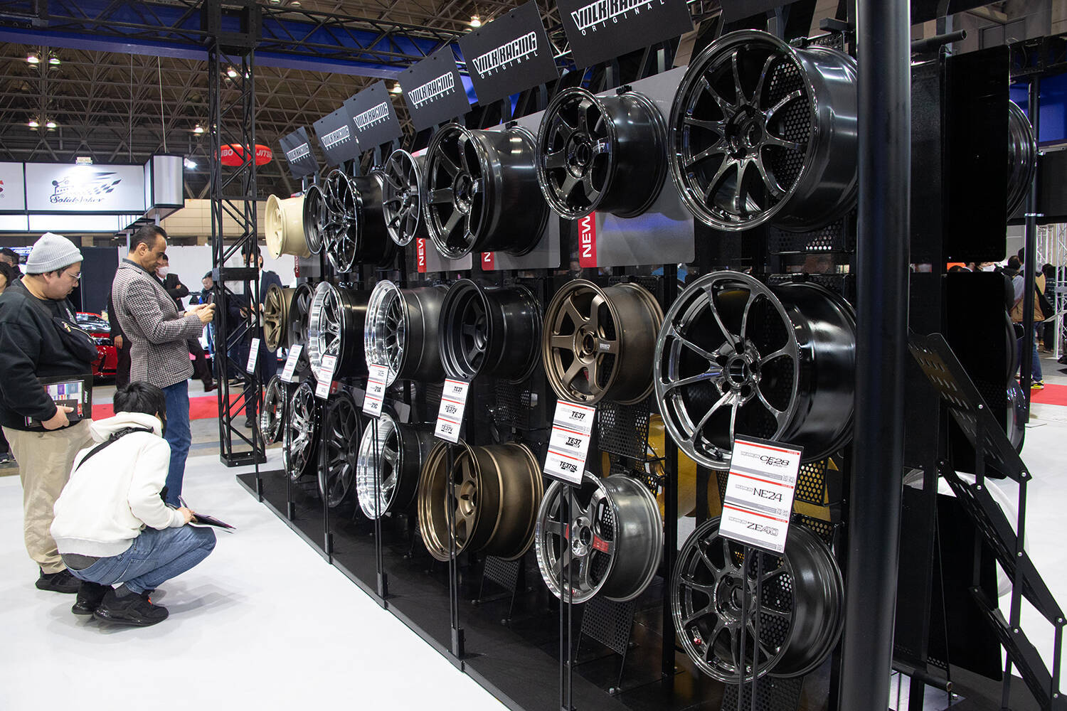 2024年の注目新作ホイール22種類を一挙に展示！　RAYSブースはホイールもデモカーも必見【TAS2024】