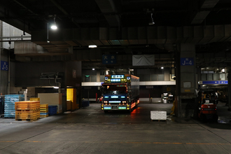 怒鳴り声にケンカは当たり前！　「かつての中央卸売市場は荒くれトラック野郎の巣窟」元トラックドライバーが語る昭和の思い出