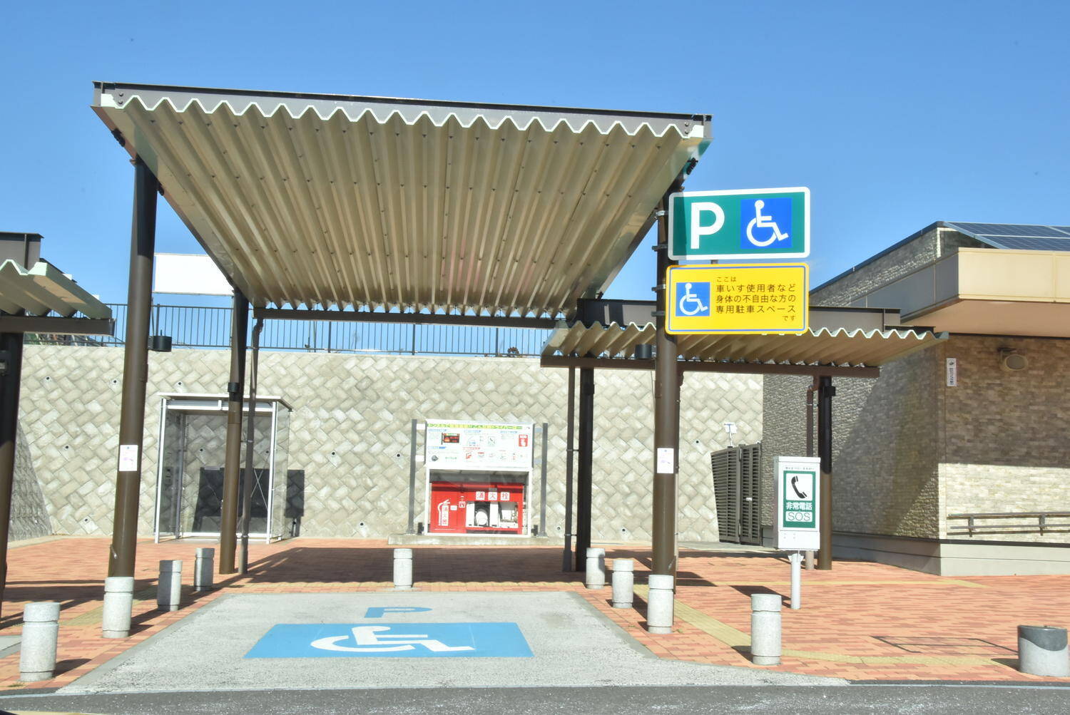 「心ない利用者」のために許可制度の導入まで！　車椅子マークの「駐車スペース」の正しい使い方とは