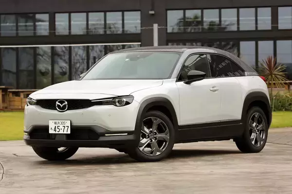 「狭っ！　後席使いづらっ！　実用車なのに実用性に欠ける残念なクルマ６選」の画像