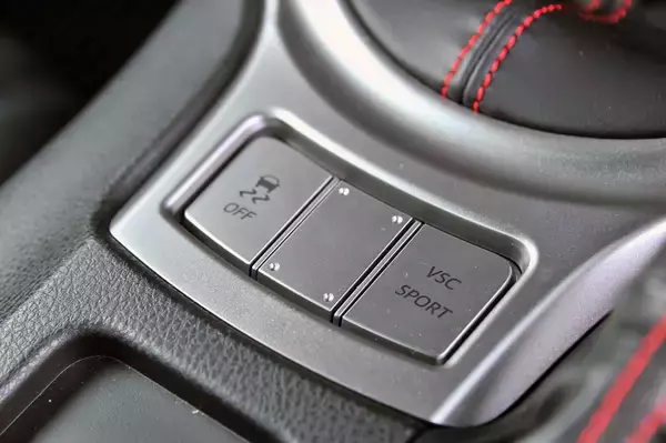 プロが恐怖を感じるレベルの危うさ！　歴史に残る「ピーキーすぎる」国産スポーツカー４選