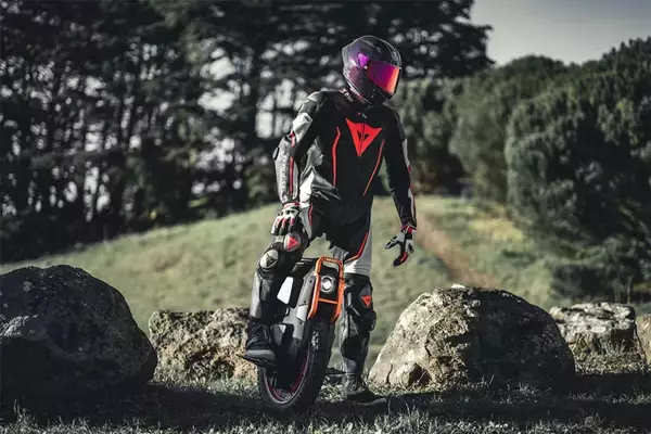 「110km/hのキックボードと140km/hの一輪車ってヤバすぎるだろ！　中国人の発想がもはやエクストリーム!!」の画像