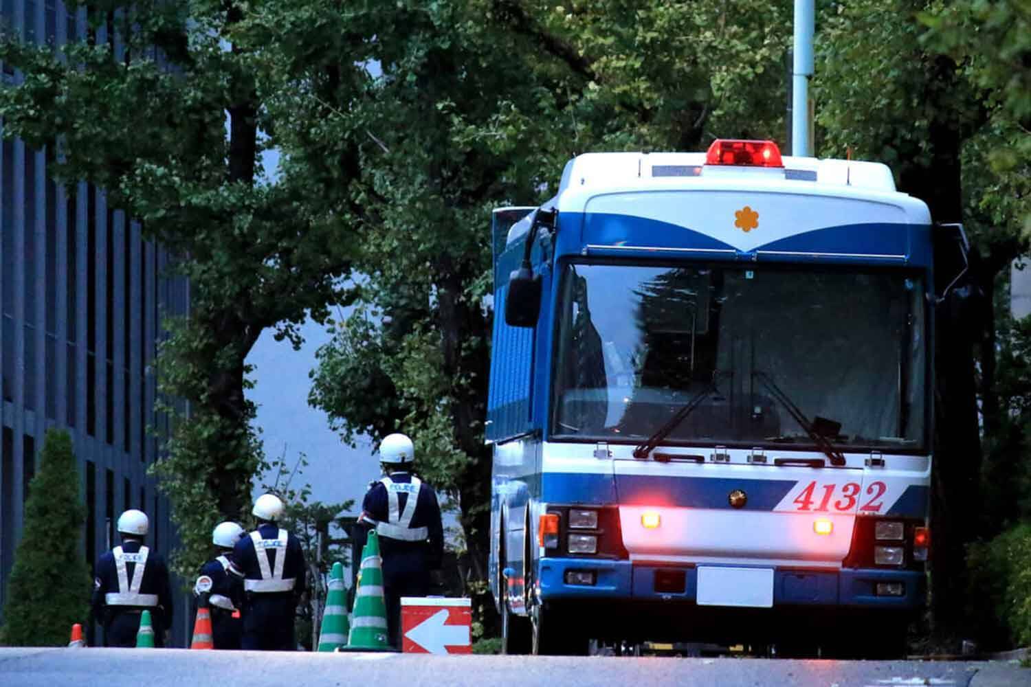 正月の三が日は路駐OK……って「正月ぐらいは許してやるか」じゃない！　「1月1日～3日を除く」の補助標識の意味