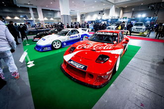 大型トラック並に幅広のクルマを作ってもいい？　乗用車の「横幅」に上限はあるのか