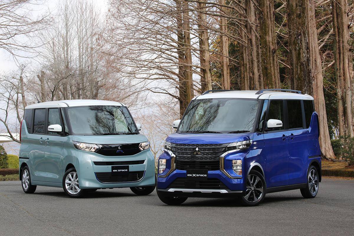 背中にはハイブリッドのエンブレム！　車高はオフローダーのそれ？　三菱から突如発表された「デリカミニ」ってどんなヤツなのか