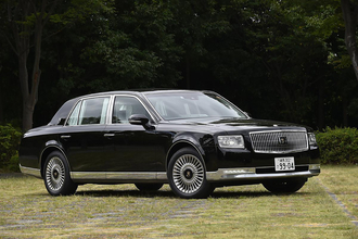 禁断の同門対決！　トヨタ・センチュリーとレクサスLSはドッチがスゴイ？