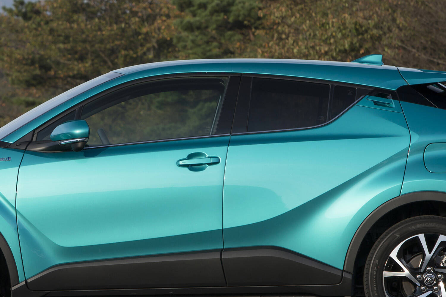 「カッコイイ」で買って乗ったら「ちっちゃっ」！　今流行のクーペSUVは「リヤ窓」のチェックを忘れずに