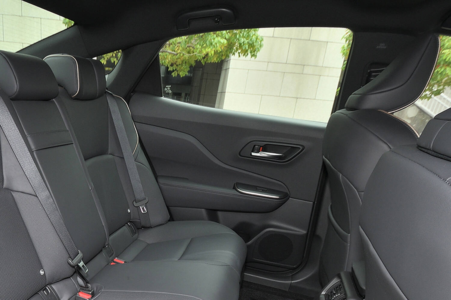 「カッコイイ」で買って乗ったら「ちっちゃっ」！　今流行のクーペSUVは「リヤ窓」のチェックを忘れずに