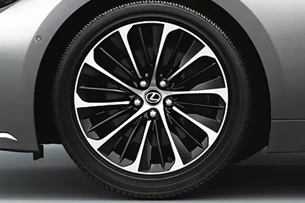 「乗り心地がよくなってユーザーインターフェースの操作性も向上！　レクサスLSが一部改良でさらにいいクルマになった」の画像