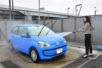「洗車はピーカンの日に限る」なんて本気でいってる？　天候を味方にラクできる「雨の日」洗車のススメ