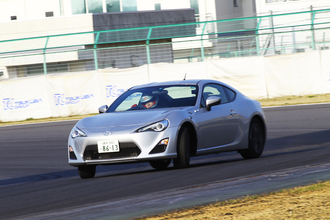 「逆ハン」「ツラ」「タコ」「マイちゃん」って何じゃそりゃ？　一般人には……ひょっとしたら軽いクルマ好きにも意味不明な「カーマニア言語」