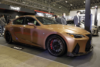 トムスは徹底的に走りを追求！　３台のコンプリートカーが放つ圧倒的な迫力【東京オートサロン2023】