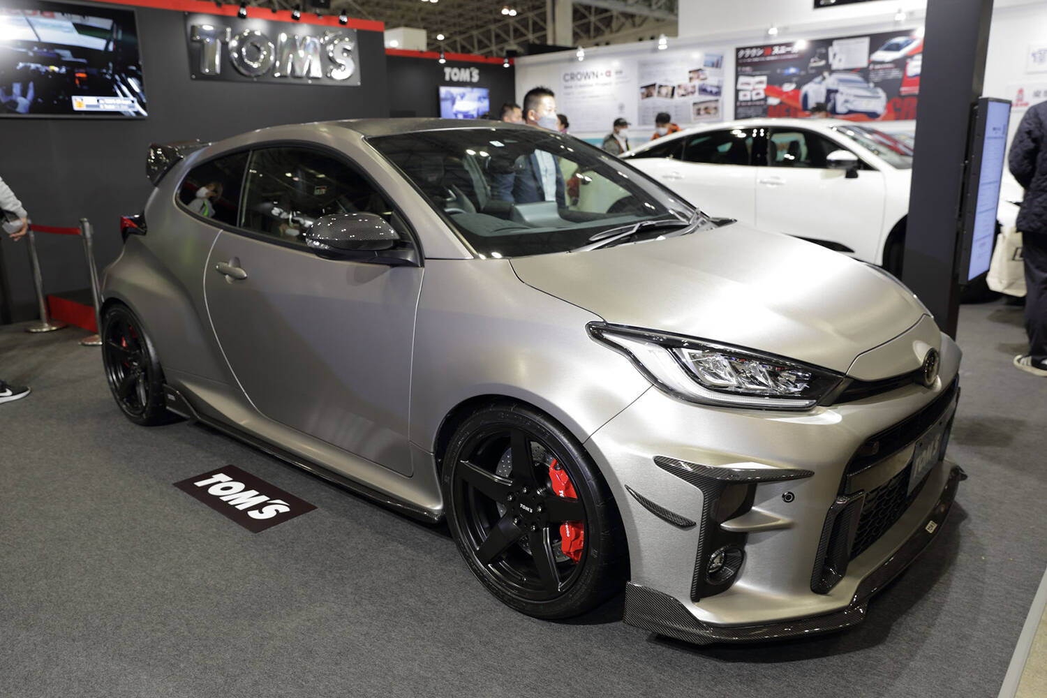 トムスは徹底的に走りを追求！　３台のコンプリートカーが放つ圧倒的な迫力【東京オートサロン2023】