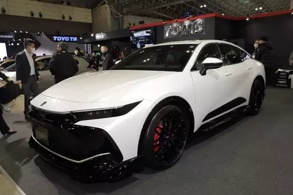 「トムスは徹底的に走りを追求！　３台のコンプリートカーが放つ圧倒的な迫力【東京オートサロン2023】」の画像