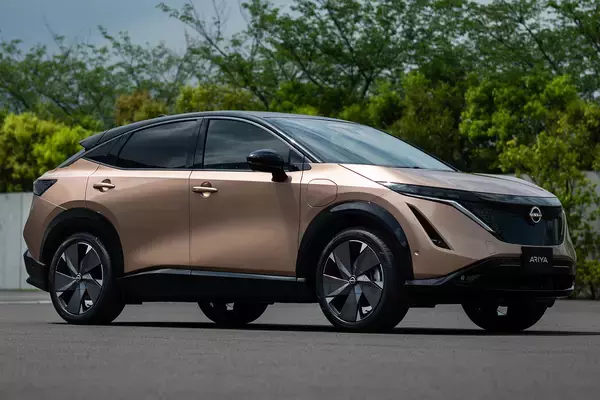 アリアにソルテラに輸入車も！　SUVのEVが日本で続々発売されるなかプロが選んだ買いの「１位」とは