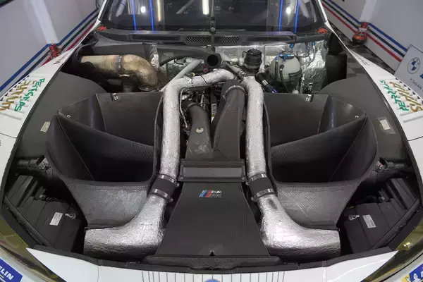 「「オネーサン」でバズったスーパーGT参戦チーム「BMW Team Studie」のドライバーに直撃！　新型車両「M4 GT3」ってどんなマシン？」の画像