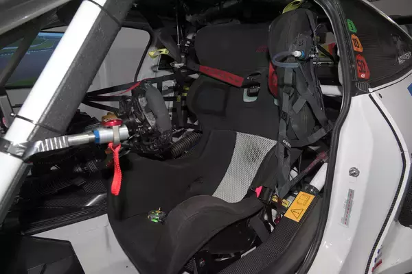 「「オネーサン」でバズったスーパーGT参戦チーム「BMW Team Studie」のドライバーに直撃！　新型車両「M4 GT3」ってどんなマシン？」の画像