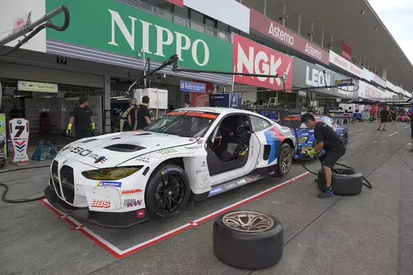 「「オネーサン」でバズったスーパーGT参戦チーム「BMW Team Studie」のドライバーに直撃！　新型車両「M4 GT3」ってどんなマシン？」の画像