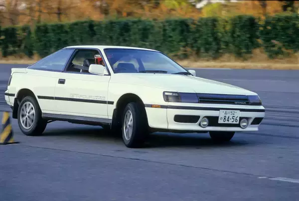 「最新車よりも興味津々の謎！　Ｚ世代が現役時代を知らないハズの「80〜90年代スポーツ」に注目するワケ」の画像