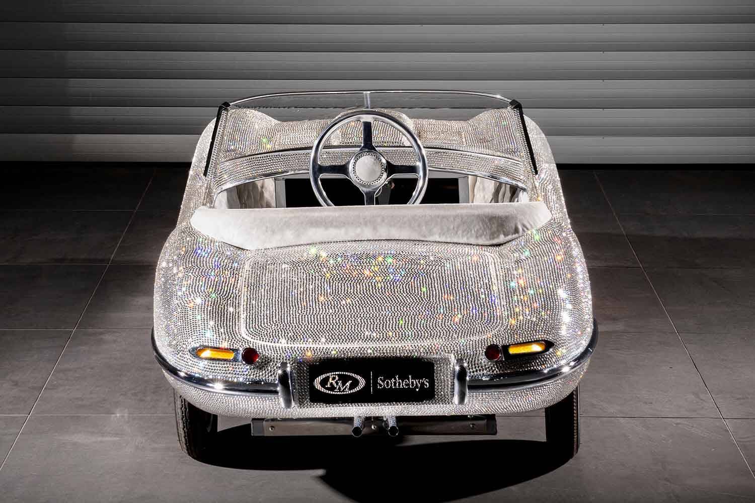 あぁセレブの家に生まれたかった！　ジャガーとランボルギーニの「キッズカー」が想像を絶する中身と値段だった