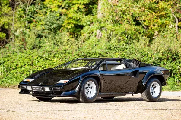 「あぁセレブの家に生まれたかった！　ジャガーとランボルギーニの「キッズカー」が想像を絶する中身と値段だった」の画像