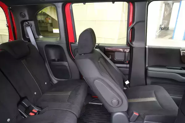 「何年経っても誰も追いつけないのはナゼ？　ホンダN-BOXがいつまでもトップ独走するワケ」の画像