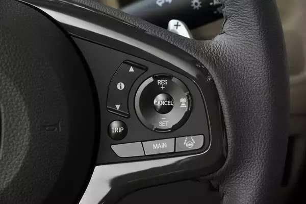 「何年経っても誰も追いつけないのはナゼ？　ホンダN-BOXがいつまでもトップ独走するワケ」の画像