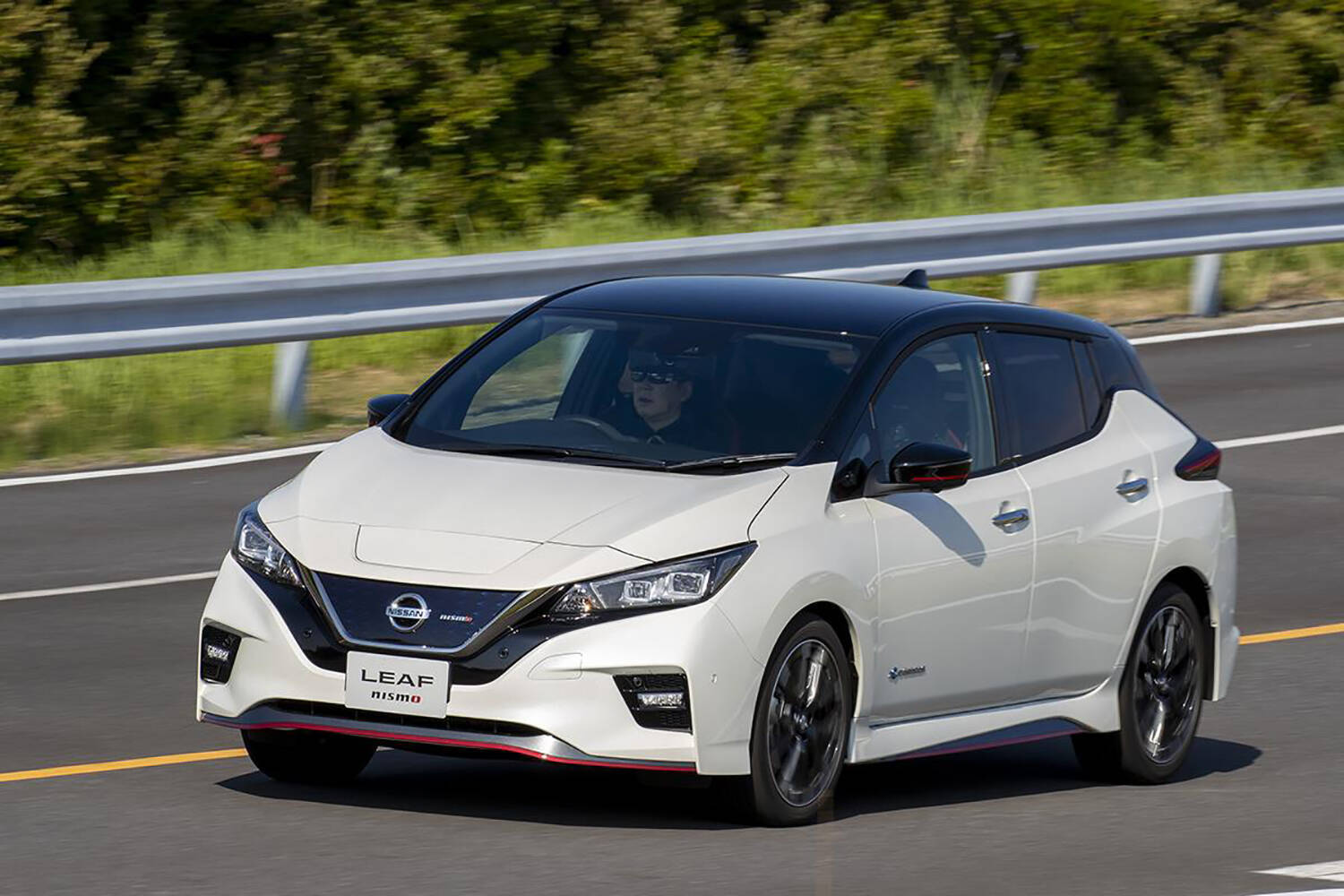 量産型EVのパイオニア「リーフ」とは？