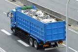 「産廃業者の不法投棄は排出業者の責任に！　産廃業者に課せられる厳しいルールと運搬トラックの種類」の画像1