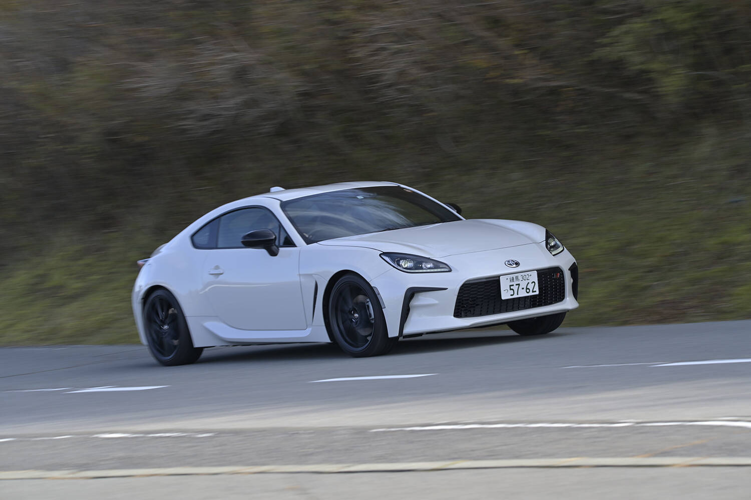 【試乗】トヨタもスバルも個性を妥協せずに料理！　86＆BRZは公道でも違いは明確だった