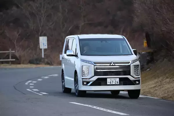 「シーマにフーガにレジェンドなどが消え国産セダンの危機！　レーシングドライバーが「セダン不要説」に異を唱えるワケ」の画像