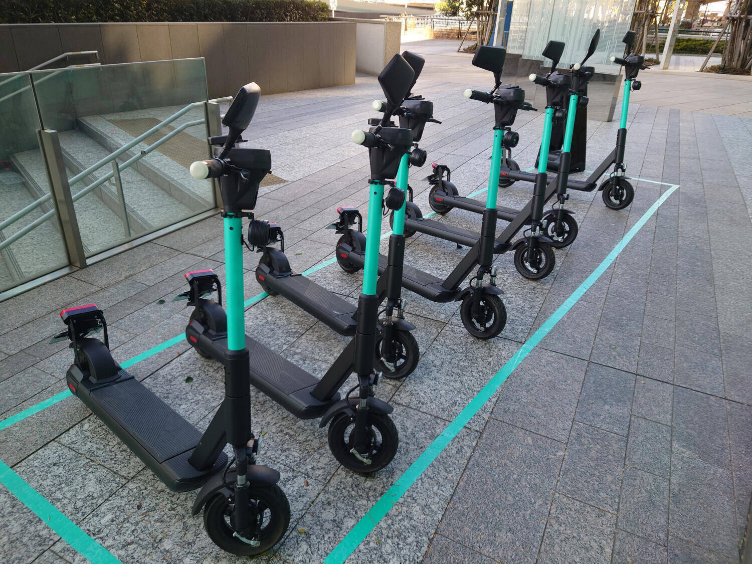 勘違いしたユーザーが「検挙」されるケースもあり！　電動キックボードはいま「どう乗れば」合法なのか？