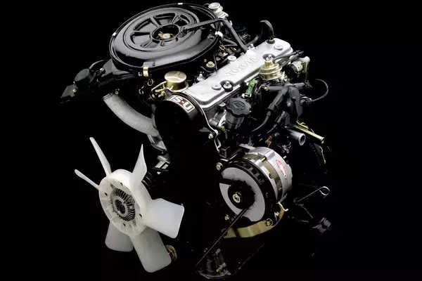 「ストレートすぎる車名！　若いサーファーにターゲットを絞った「カリーナサーフ」はまさに青春の１台だった」の画像