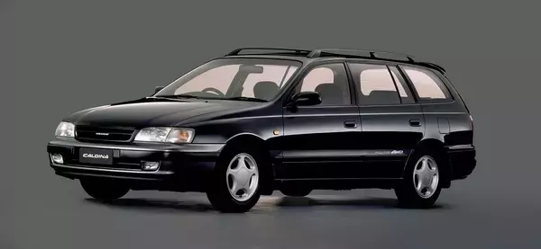 「ストレートすぎる車名！　若いサーファーにターゲットを絞った「カリーナサーフ」はまさに青春の１台だった」の画像