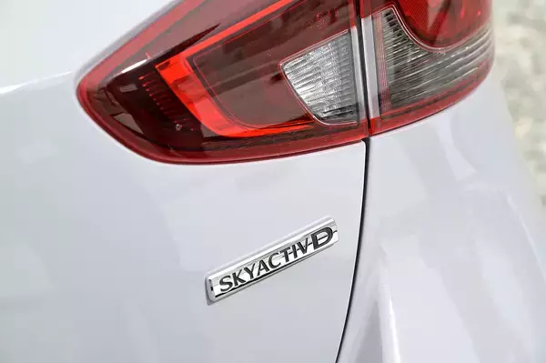 「新車なのにこの安さ！　ジャーナリストが選ぶ200万円前後の「楽しさヤバめ」のクルマ４選」の画像