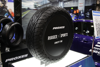 トーヨータイヤはオフロードとスポーツの二刀流！　「RUGGED×SPORTS」は「PROXES」と「OPEN COUNTRY」のいいとこ取り【大阪オートメッセ2026】