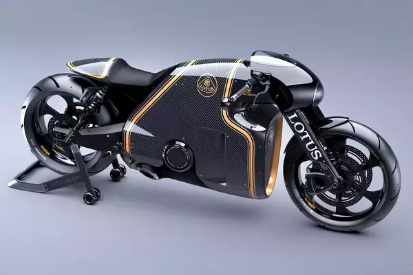 「クルママニアの皆さま「知ってた？」　ロータス・アストン・フェラーリの名を冠した「バイク」が存在した！」の画像