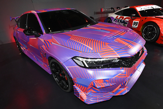 伝説のレーシングカーのカラーリングが令和に復活！　JACCSカラーのシビックハイブリッドの正体とは？